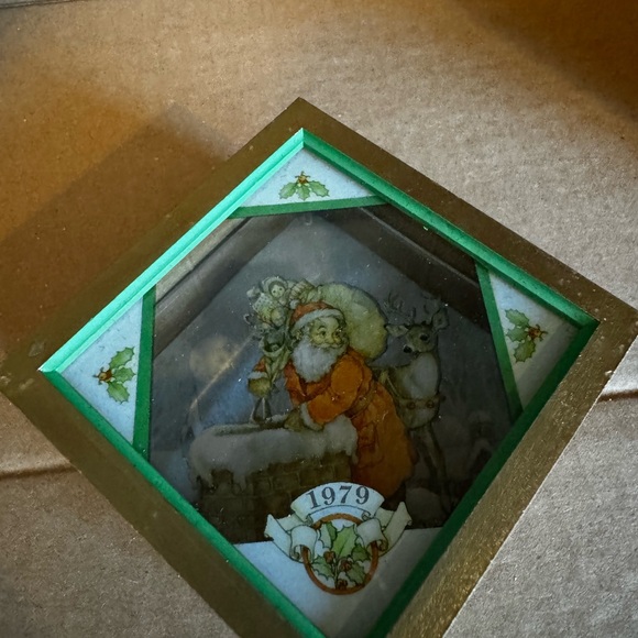 1979 Vintage Hallmark Santa Shadowbox Tree Trimmer Christmas Surprise Ornament - Picture 5 of 7